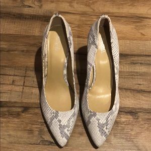 Michael Kors Python Embosses Pump Sz 9